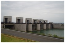 20161029_信濃川側の堰.jpg
